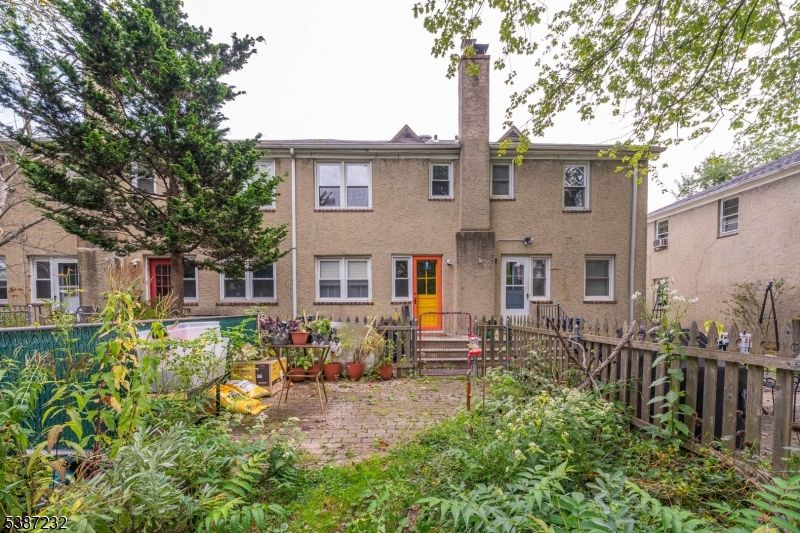 Backyard, Exterior, Facade, Brick Facade, Rowhouse