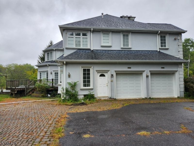 Attached, Exterior, Facade, American Foursquare
