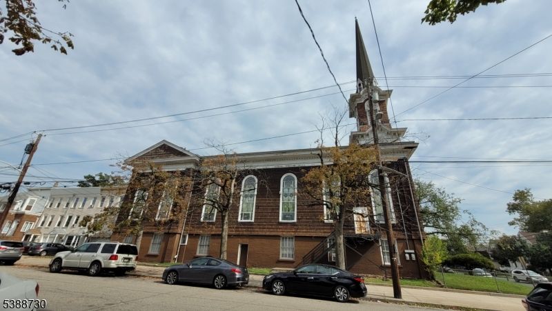 Exterior, Facade, Brick Facade, Rowhouse