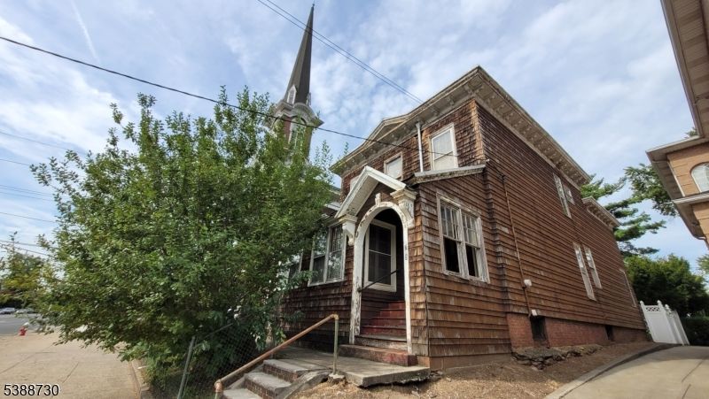 Exterior, Facade, None