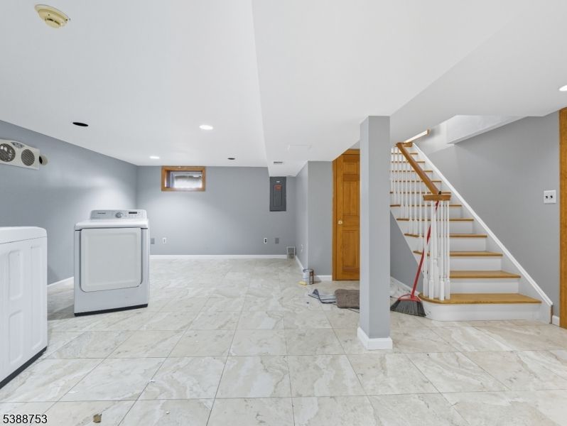 Interior, Marble, Recessed Lighting, Washer