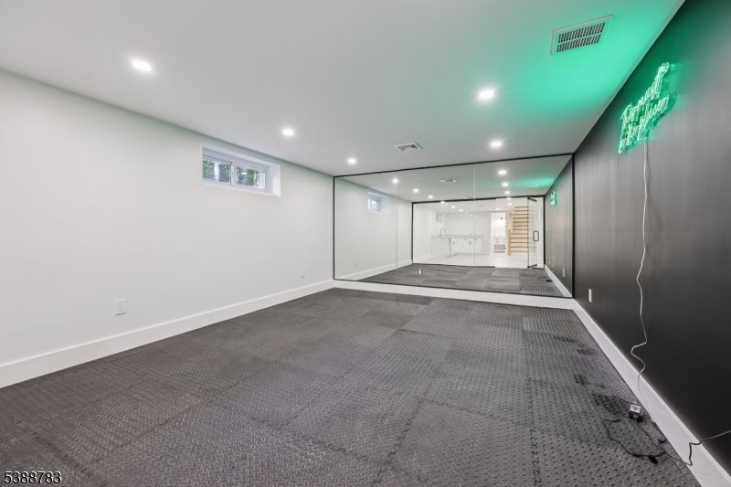 Empty room, Interior, Recessed Lighting