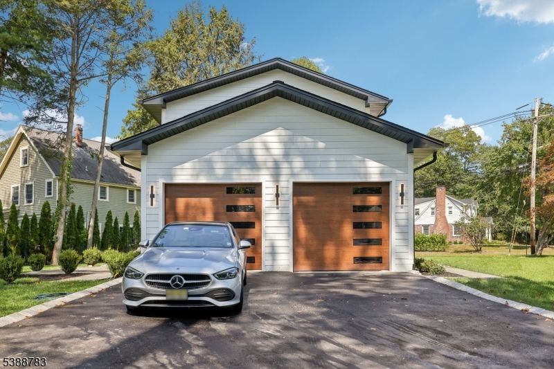 Detached Garage, Exterior