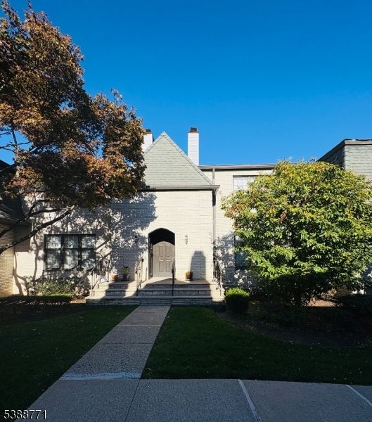 Exterior, Facade, French Provincial