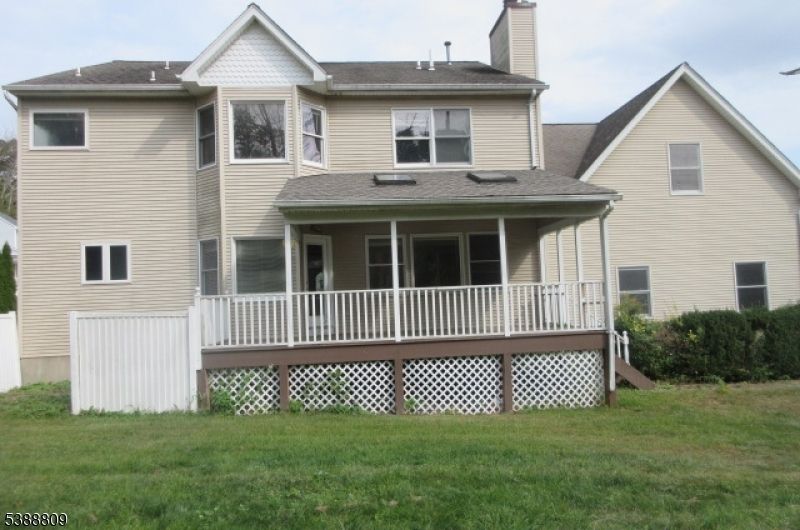 Backyard, Exterior, Facade, Queen Anne Victorian