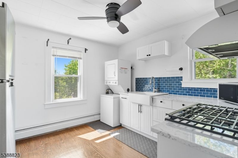 Interior, Kitchen, Washer, Wood Texture Flooring