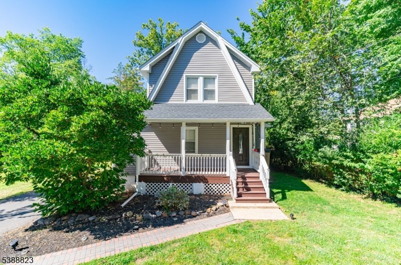 Backyard, Exterior, Facade, Queen Anne Victorian