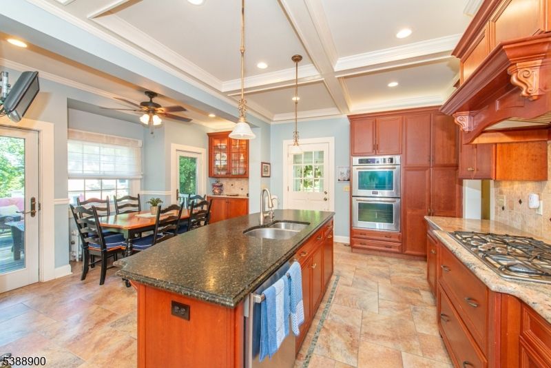 Dining room, Interior, Kitchen, Pendant Lights, Recessed Lighting, Stainless Steel Appliances