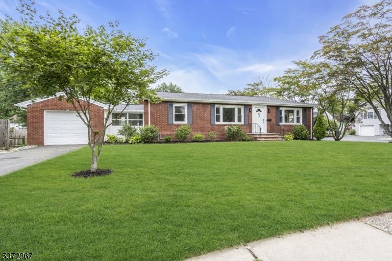 Attached, Exterior, Facade, Brick Facade, Ranch