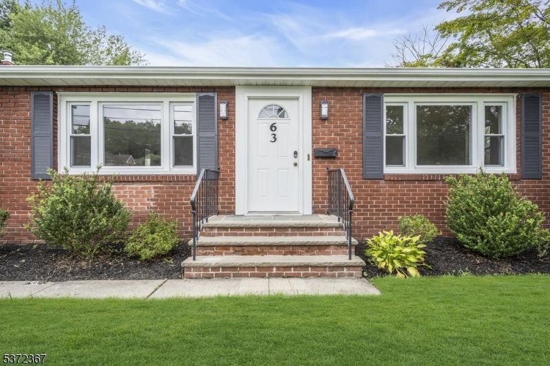 Exterior, Facade, Brick Facade, Cape Cod