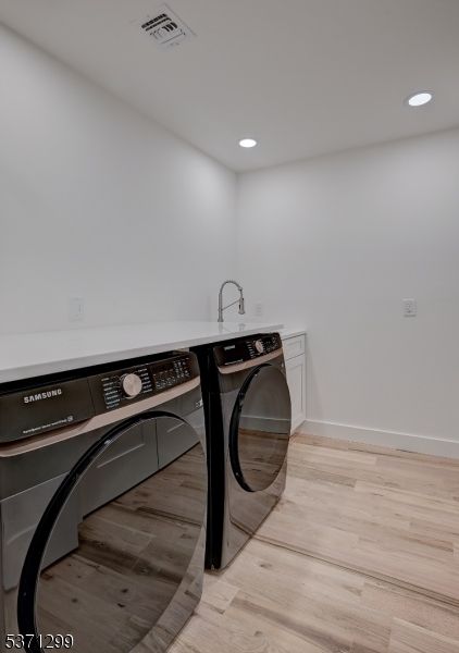 Interior, Recessed Lighting, Washer, Wood Texture Flooring