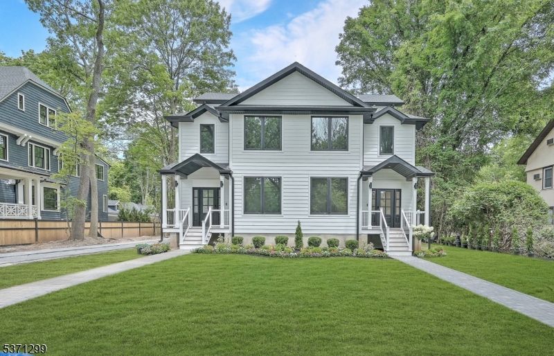 Backyard, Exterior, Facade, Queen Anne Victorian