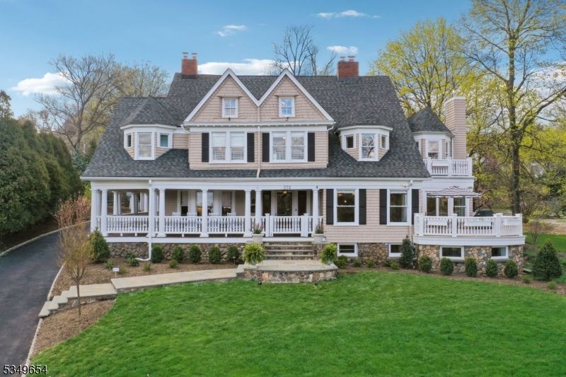 Backyard, Exterior, Facade, Queen Anne Victorian