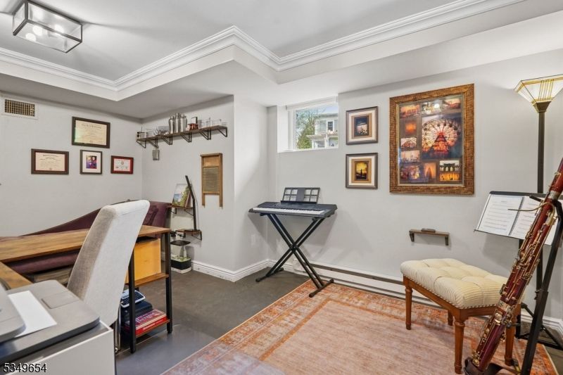 Home Office, Interior
