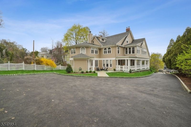 Attached, Backyard, Exterior, Facade, Queen Anne Victorian