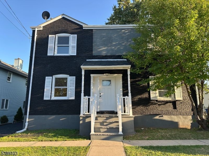 Exterior, Facade, Rowhouse