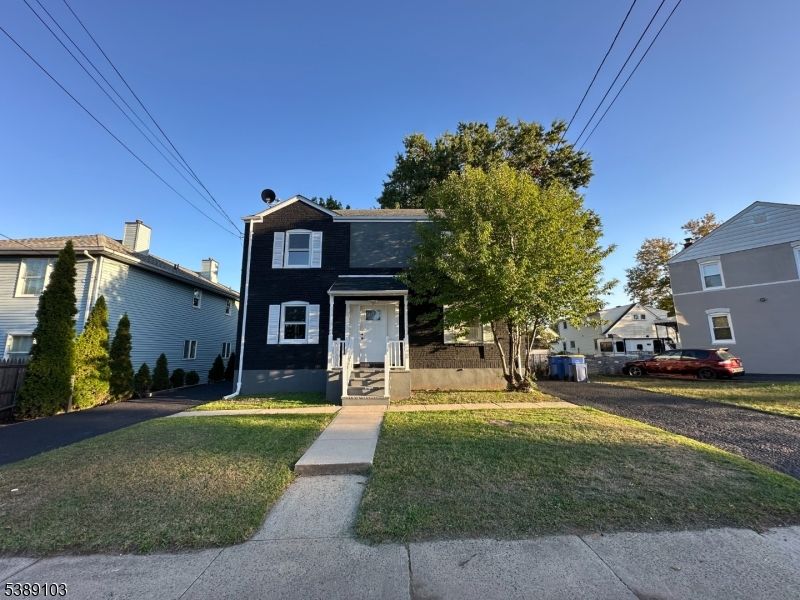 Exterior, Facade, Mediterranean