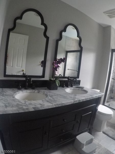 Bathroom, Dual Sink Vanities, Interior