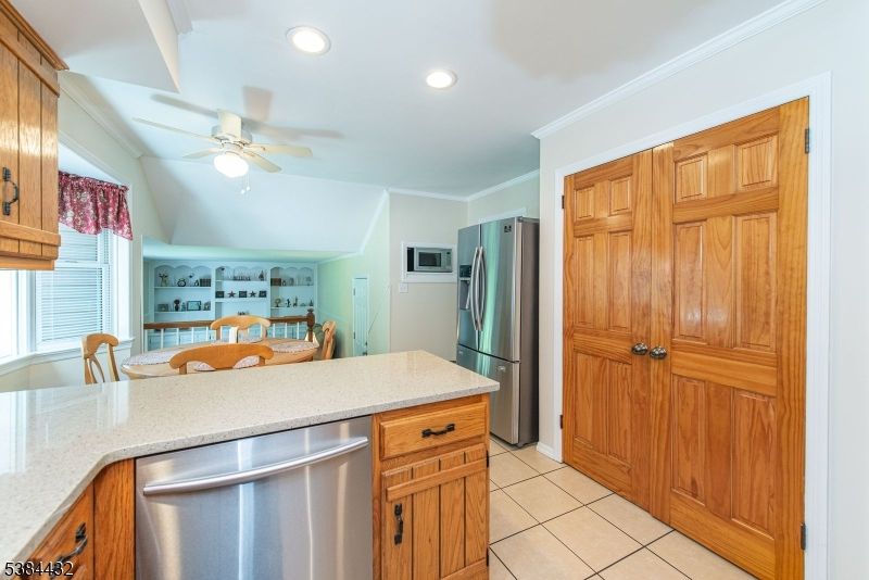 Dining room, Interior, Kitchen, Recessed Lighting, Stainless Steel Appliances