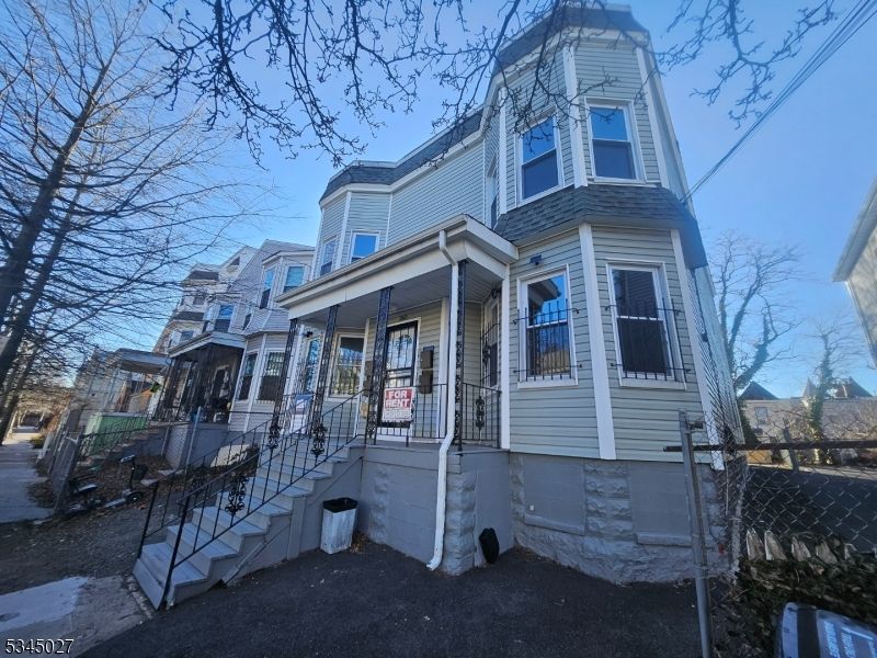 Exterior, Facade, Queen Anne Victorian