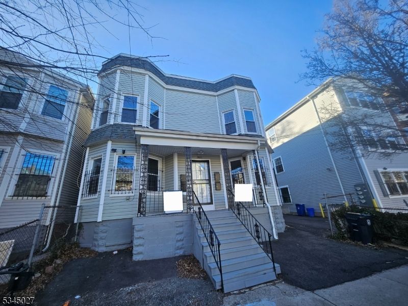Exterior, Facade, Queen Anne Victorian