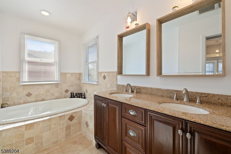 Bathroom, Dual Sink Vanities, Interior, Recessed Lighting