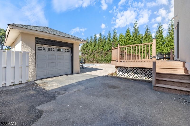 Detached Garage, Exterior
