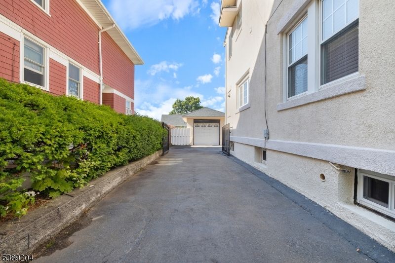 Detached Garage, Exterior