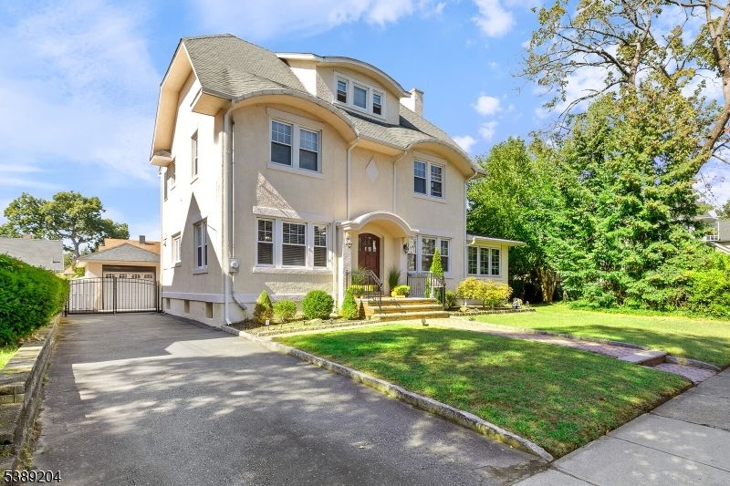 Backyard, Exterior, Facade, French Provincial