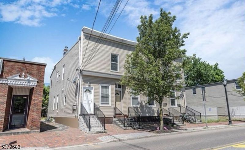 Exterior, Facade, Brick Facade, Rowhouse