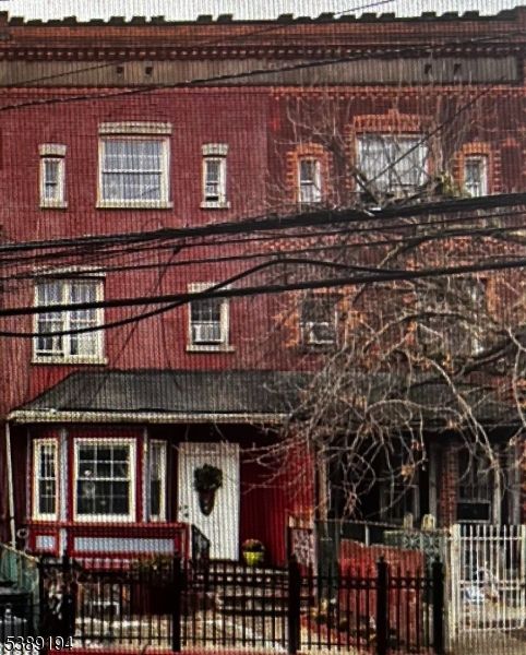 Exterior, Facade, Rowhouse