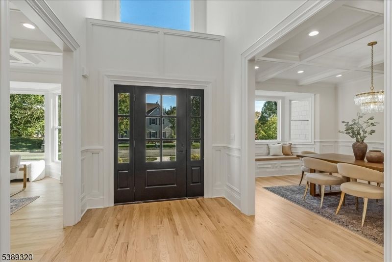 Chandelier, Dining room, Interior, Recessed Lighting, Wood Texture Flooring