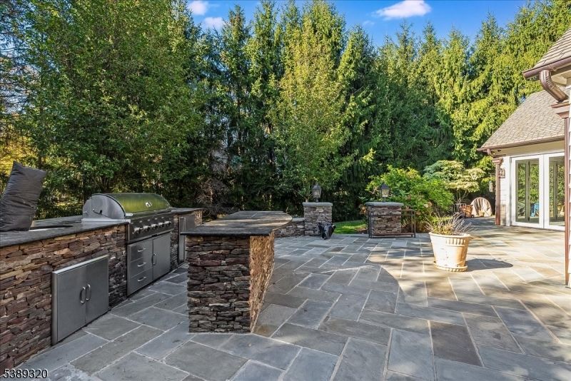 Exterior, Outdoor Kitchen
