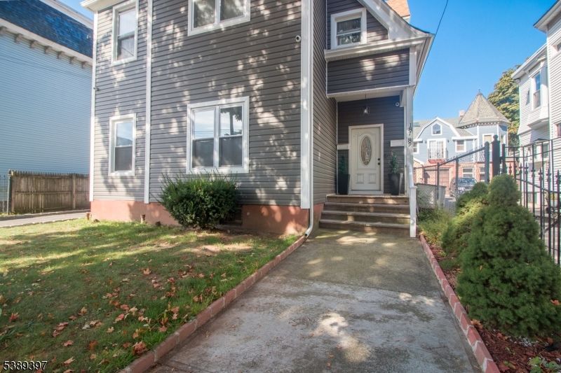 Exterior, Facade, None