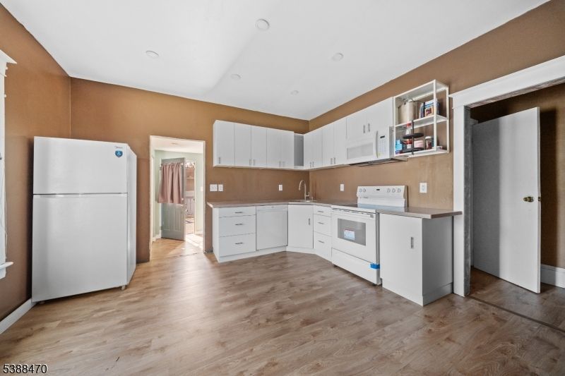 Interior, Kitchen, Recessed Lighting, Wood Texture Flooring