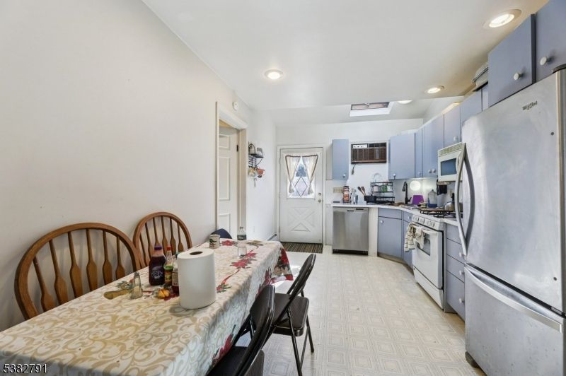 Dining room, Interior, Kitchen, Recessed Lighting, Stainless Steel Appliances