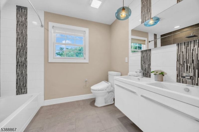 Bathroom, Interior, Pendant Lights, Recessed Lighting