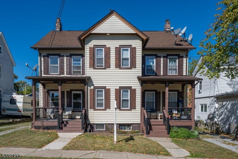 Exterior, Facade, Queen Anne Victorian