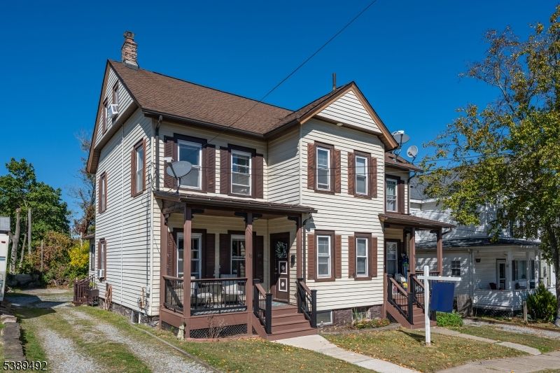 Exterior, Facade, Queen Anne Victorian