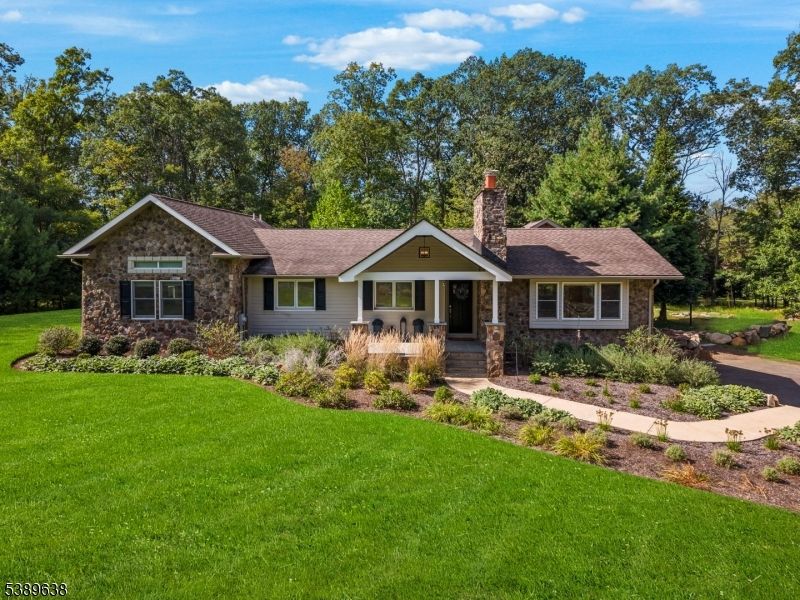 Backyard, Exterior, Facade, Ranch