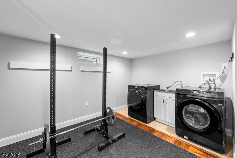 Fitness Equipment, Interior, Recessed Lighting, Washer, Wood Texture Flooring