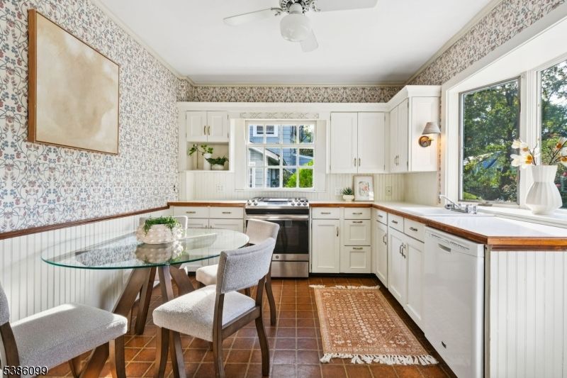 Dining room, Interior, Kitchen, Stainless Steel Appliances