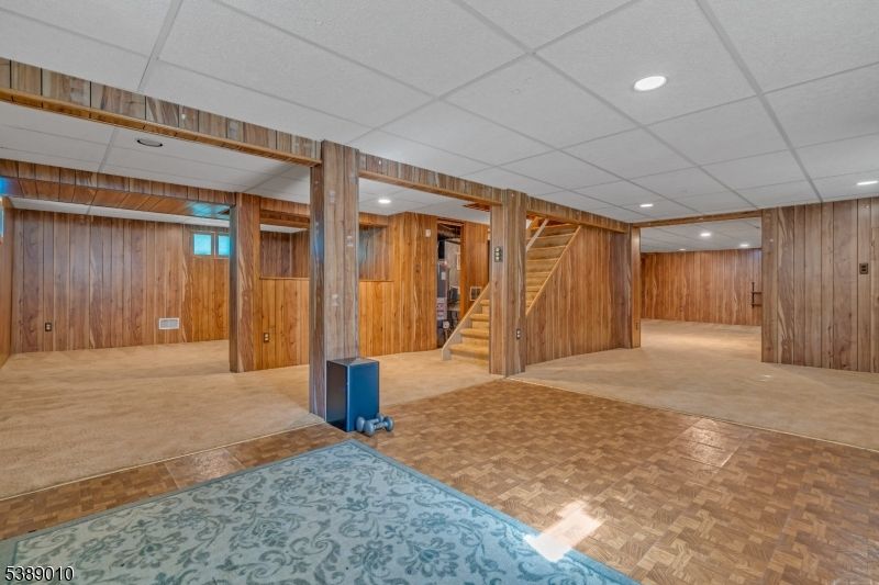 Empty room, Interior, Recessed Lighting, Wooden Walls