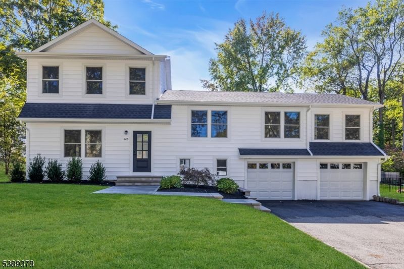 Attached, Exterior, Facade, Farmhouse