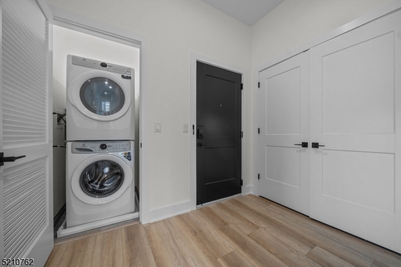 Interior, Utility Closets, Washer, Wood Texture Flooring