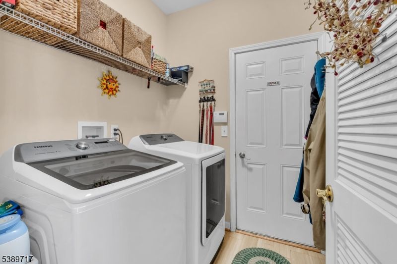 Interior, Washer, Wood Texture Flooring
