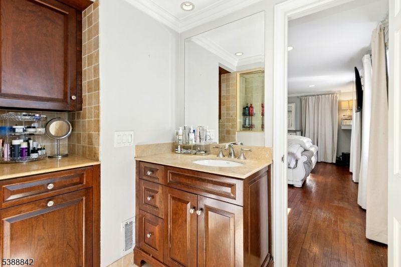 Bathroom, Interior, Recessed Lighting, Wood Texture Flooring