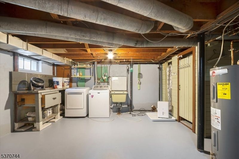 Interior, Washer, Wooden Beams
