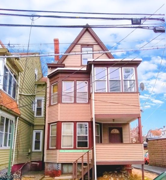 Exterior, Facade, Queen Anne Victorian
