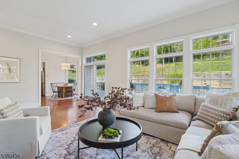 Dining room, Interior, Living room, Pendant Lights, Recessed Lighting, Wood Texture Flooring